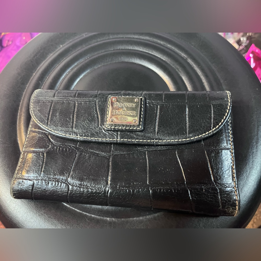 Dooney & Bourke wallet